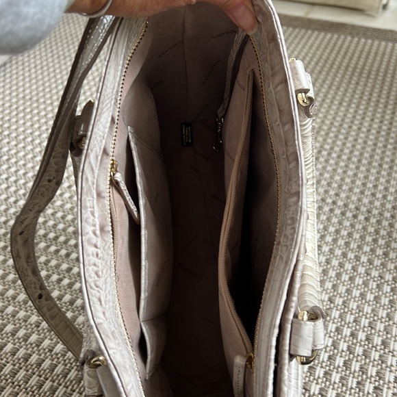 Cream / light grey tones Melbourne Brahmin bag with shoulder strap and handles. - Picture 4 of 9
